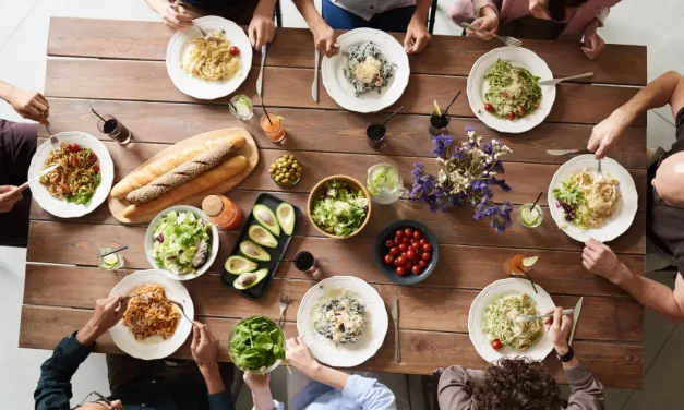 American Eating Habits: How the U.S. Dines, Diets & Delights in 2025