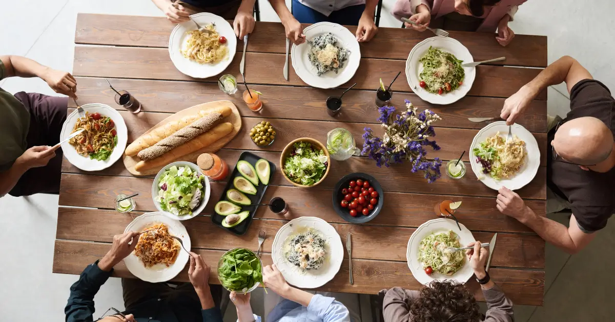 American Eating Habits: How the U.S. Dines, Diets & Delights in 2025